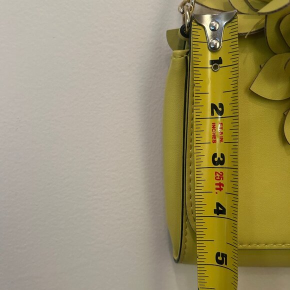 NEW (NWOT) Nine West vegan leather yellow petal shoulder bag, goldtone hardware - Picture 13 of 16